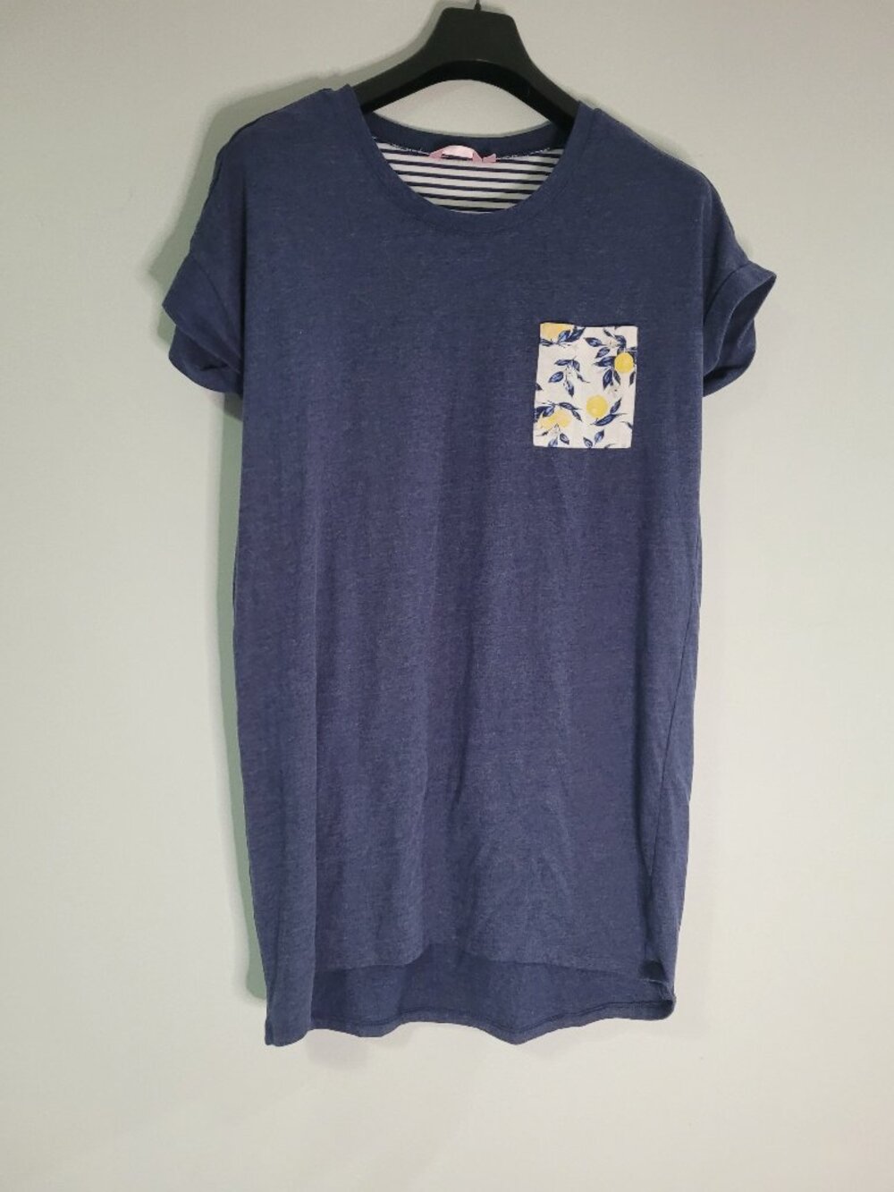 la Vie en Rose Women’s Navy Striped T-Shirt Dress Size Medium Floral Pocket Shor